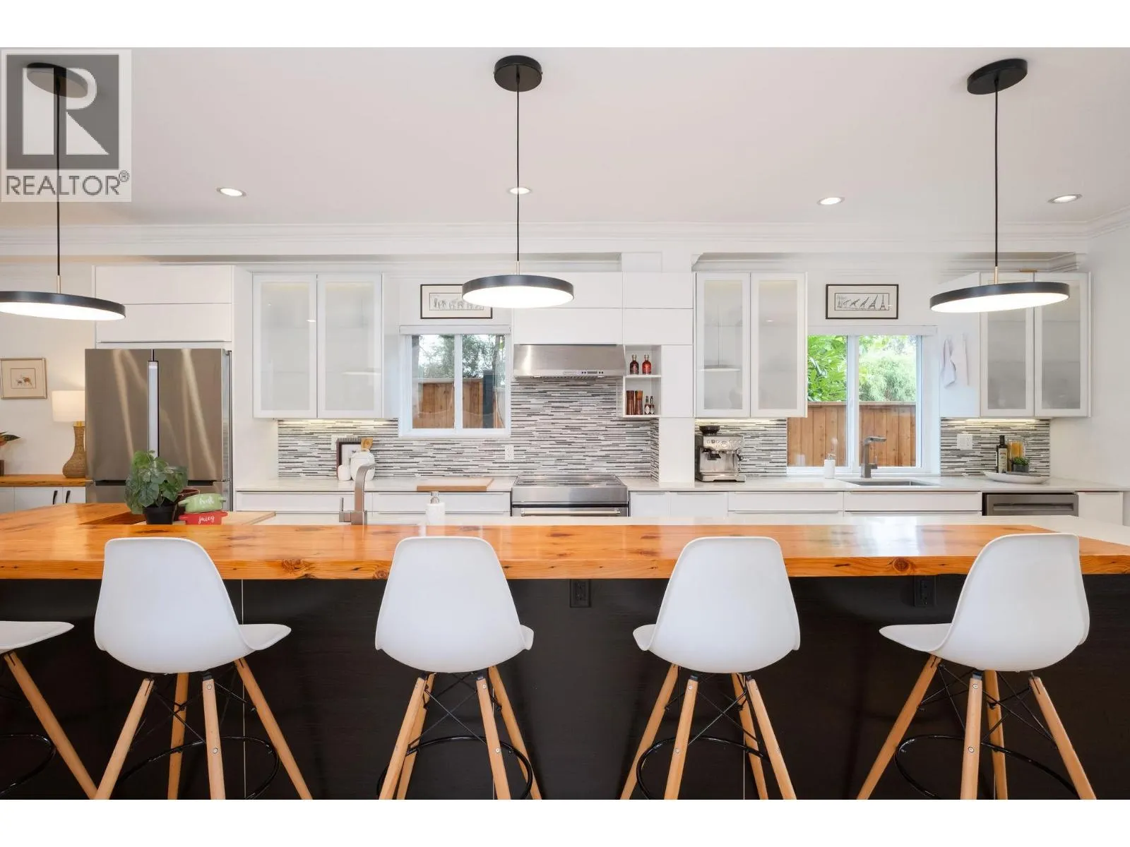 308 E 9TH STREET