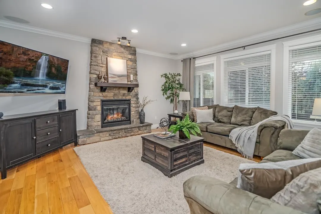 35588 ANGUS CRESCENT