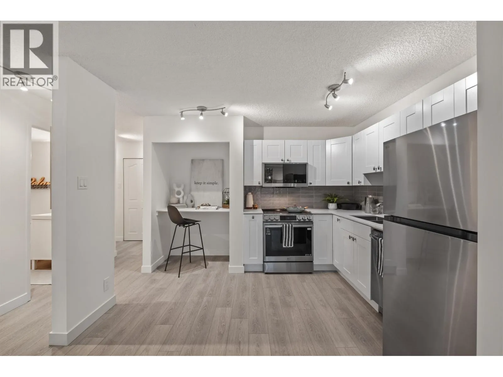 201 2012 FULLERTON AVENUE
