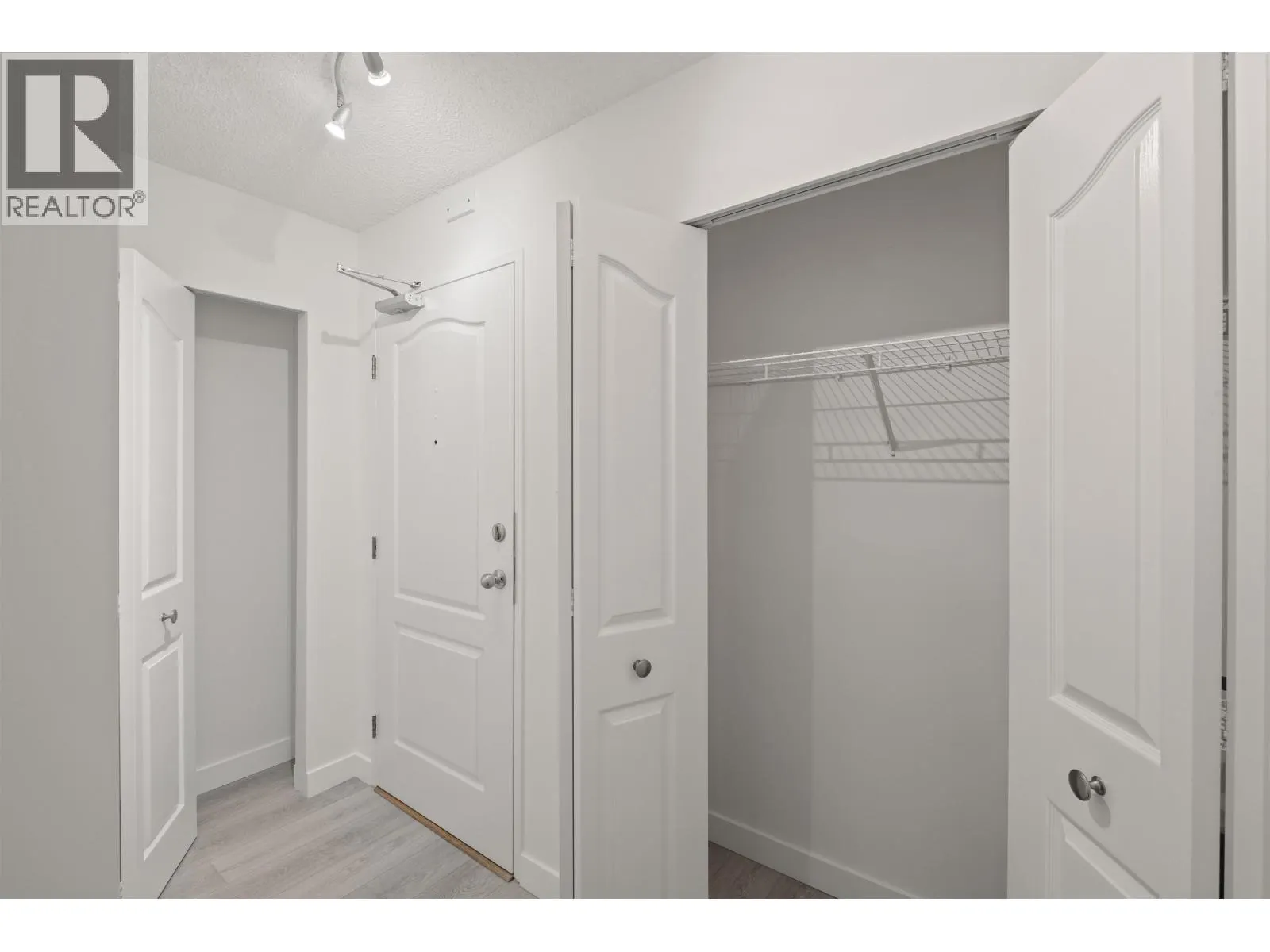 201 2012 FULLERTON AVENUE