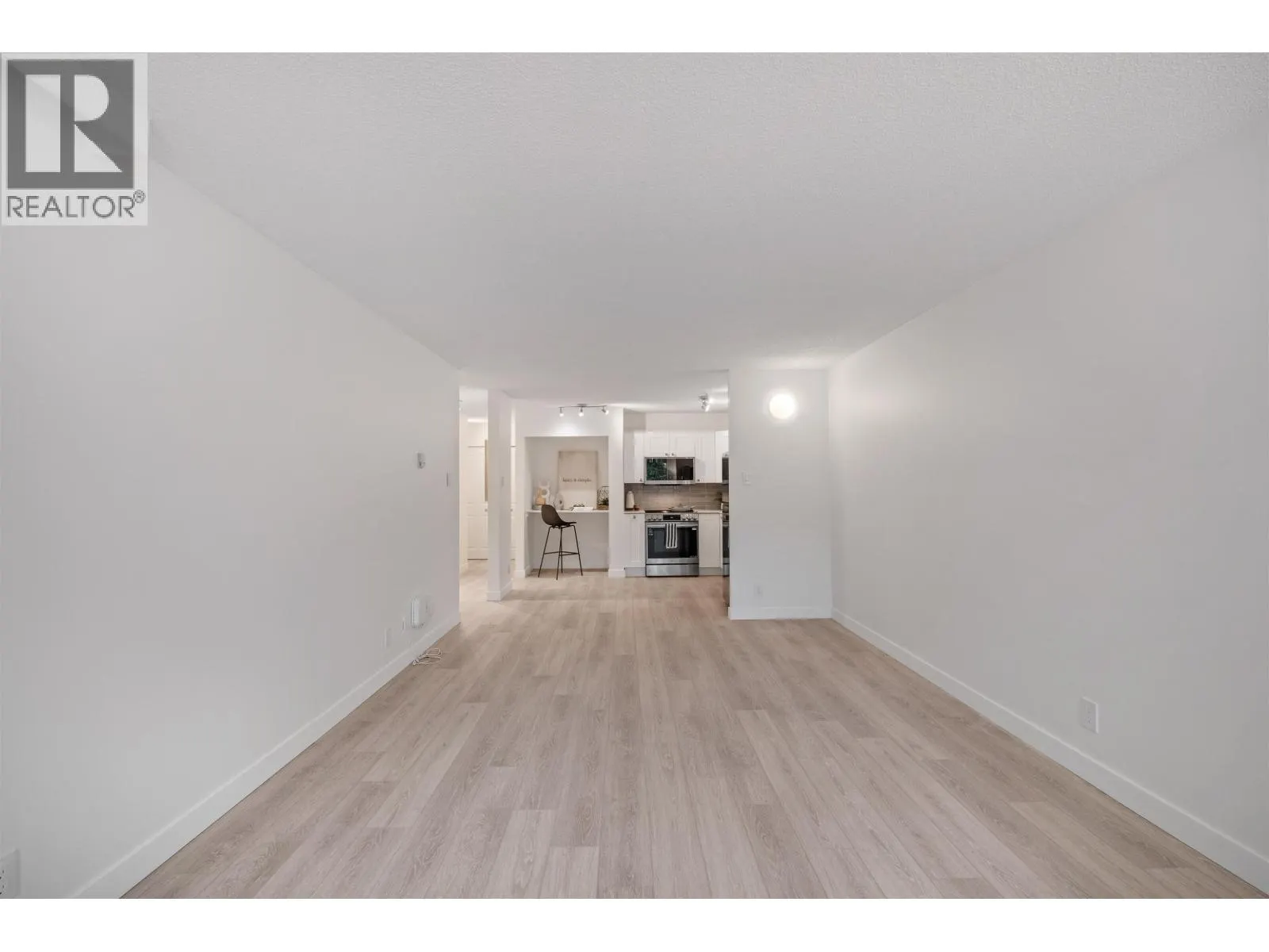 201 2012 FULLERTON AVENUE