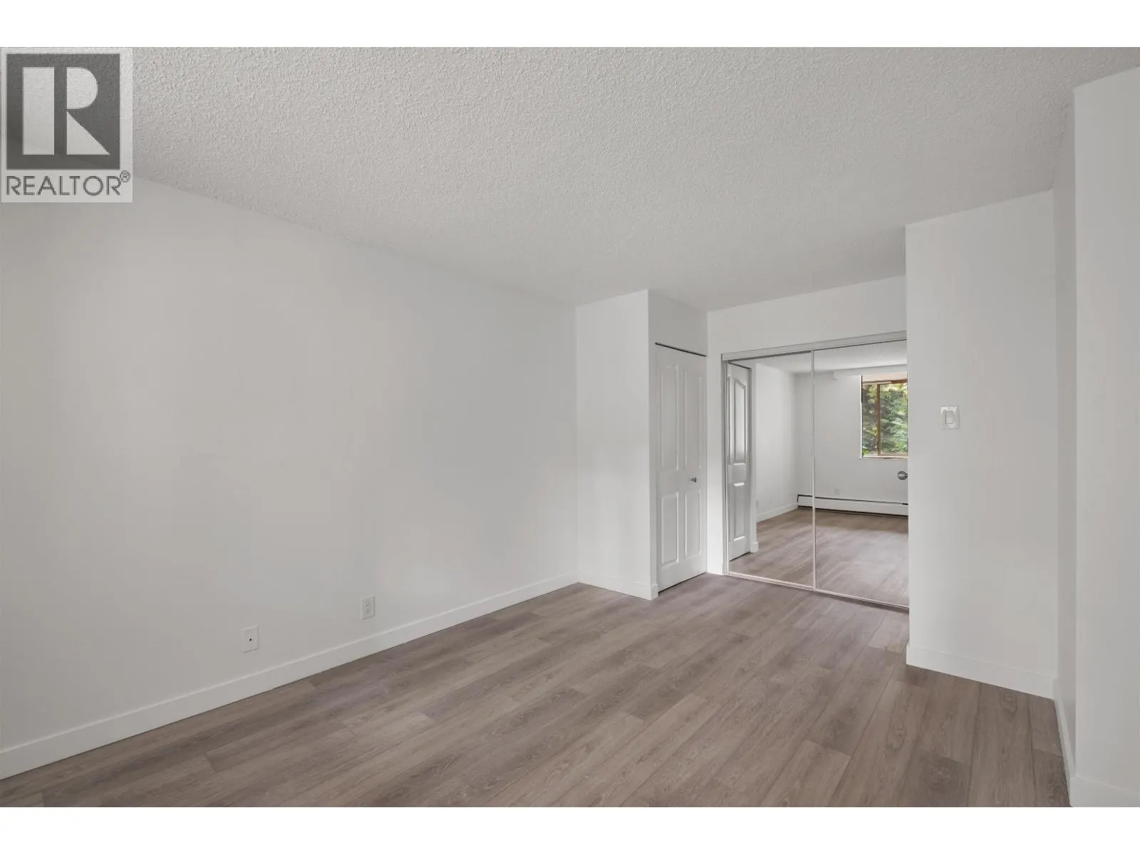 201 2012 FULLERTON AVENUE