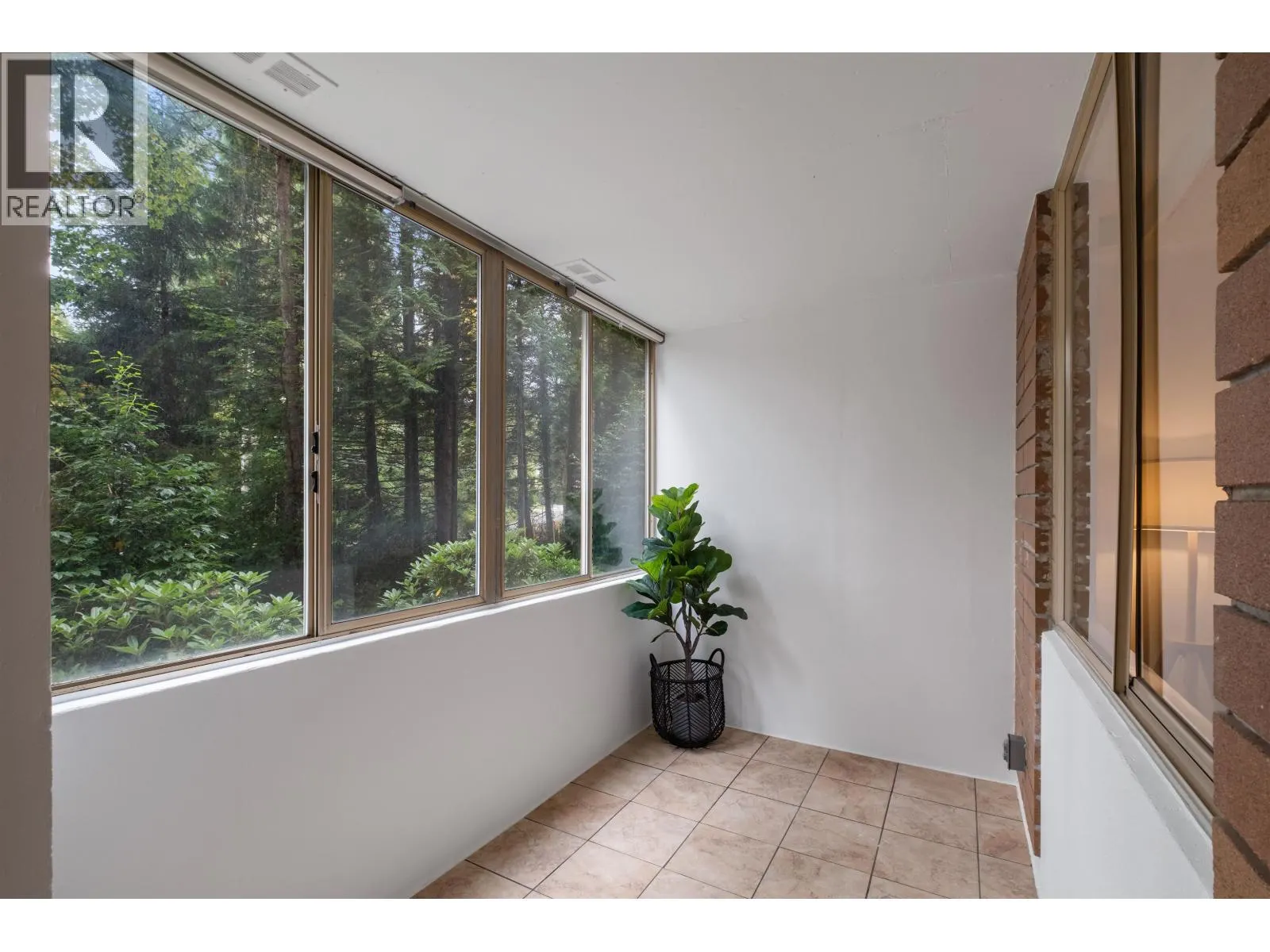 201 2012 FULLERTON AVENUE