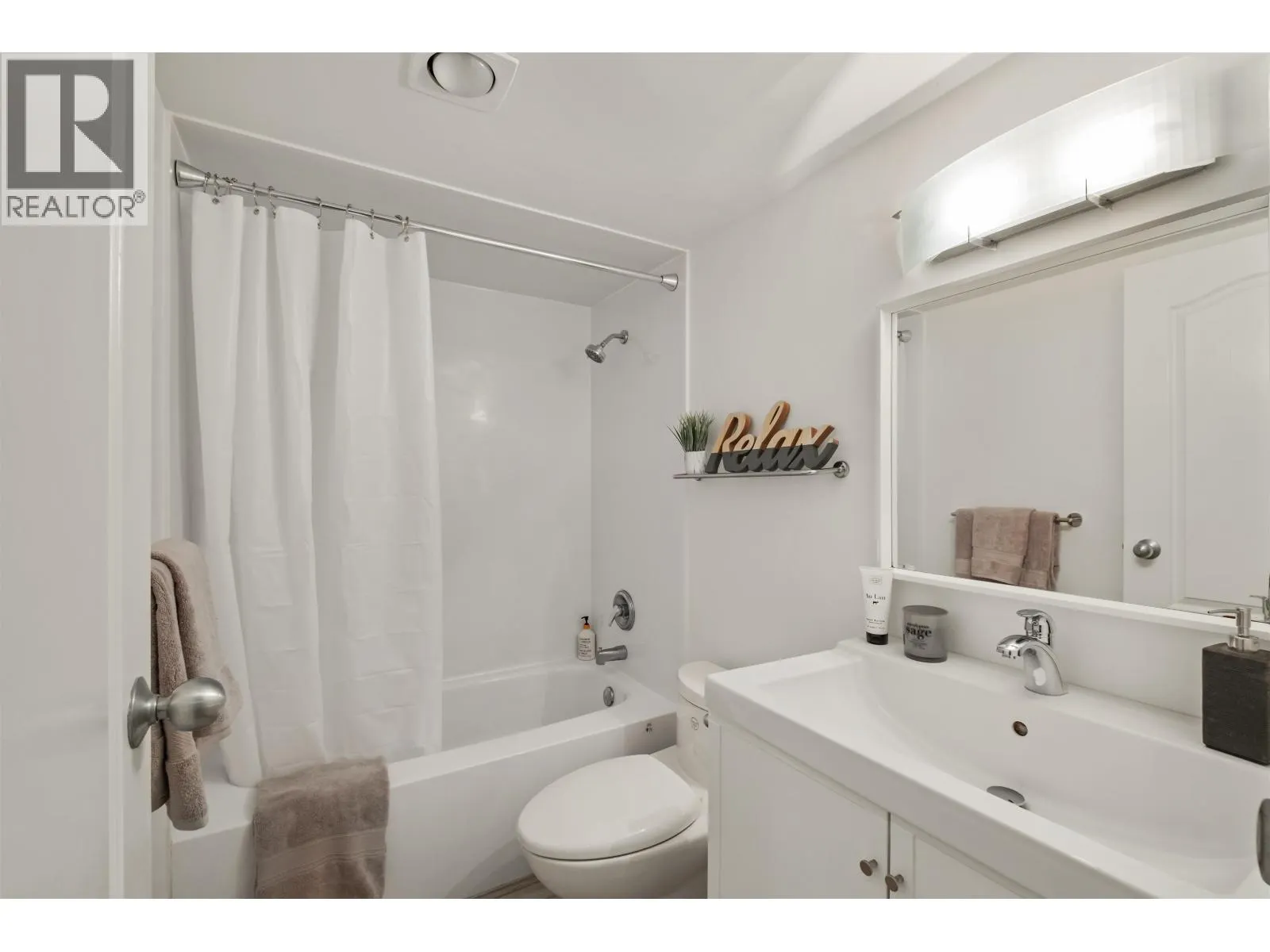 201 2012 FULLERTON AVENUE
