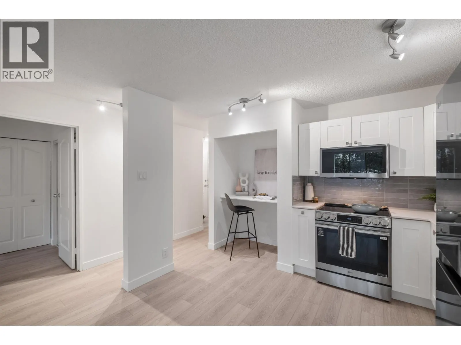201 2012 FULLERTON AVENUE