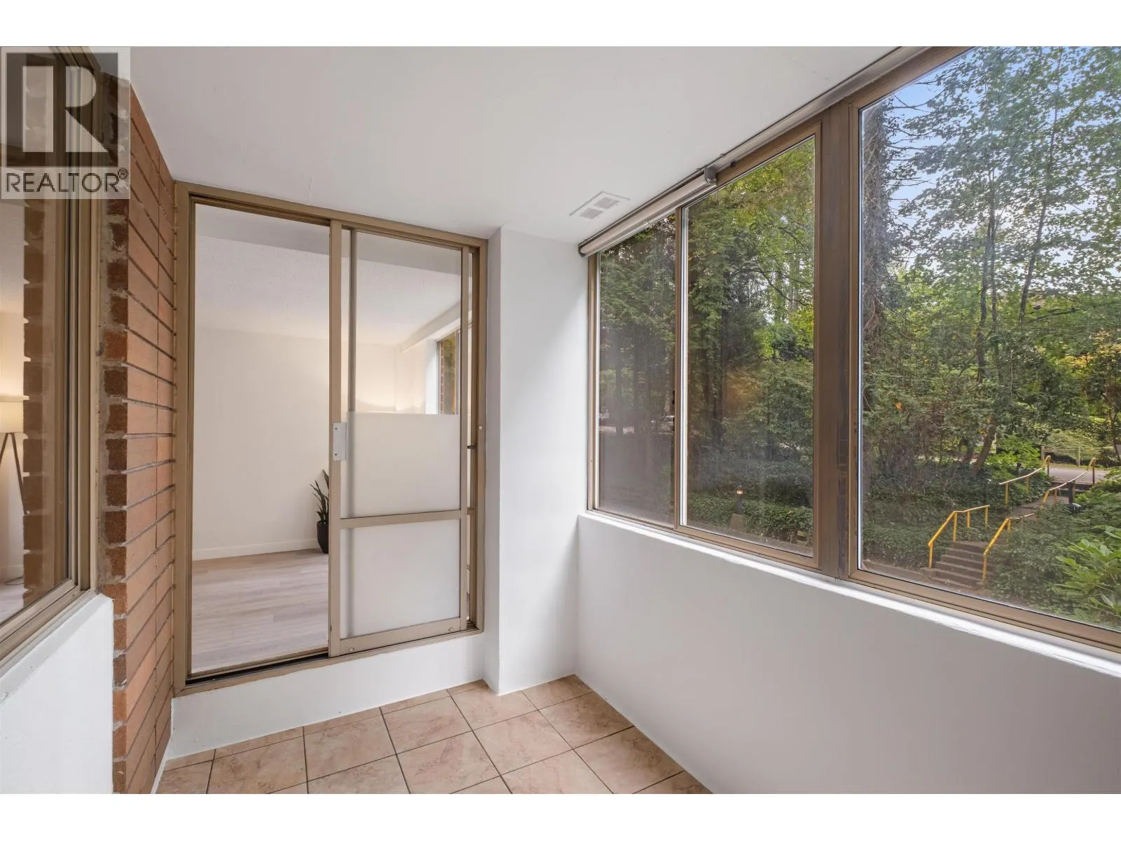 201 2012 FULLERTON AVENUE