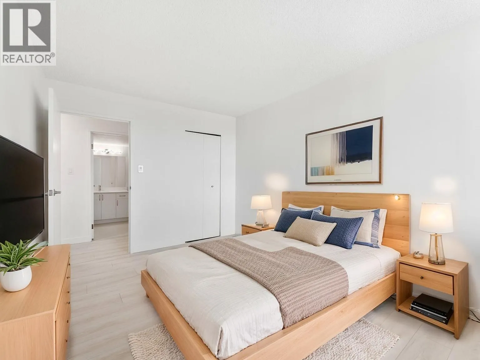 1107 7100 GILBERT ROAD