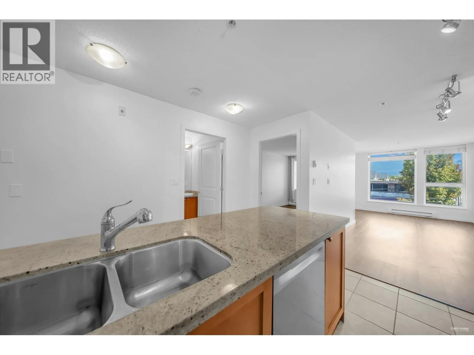 309 2636 E HASTINGS STREET