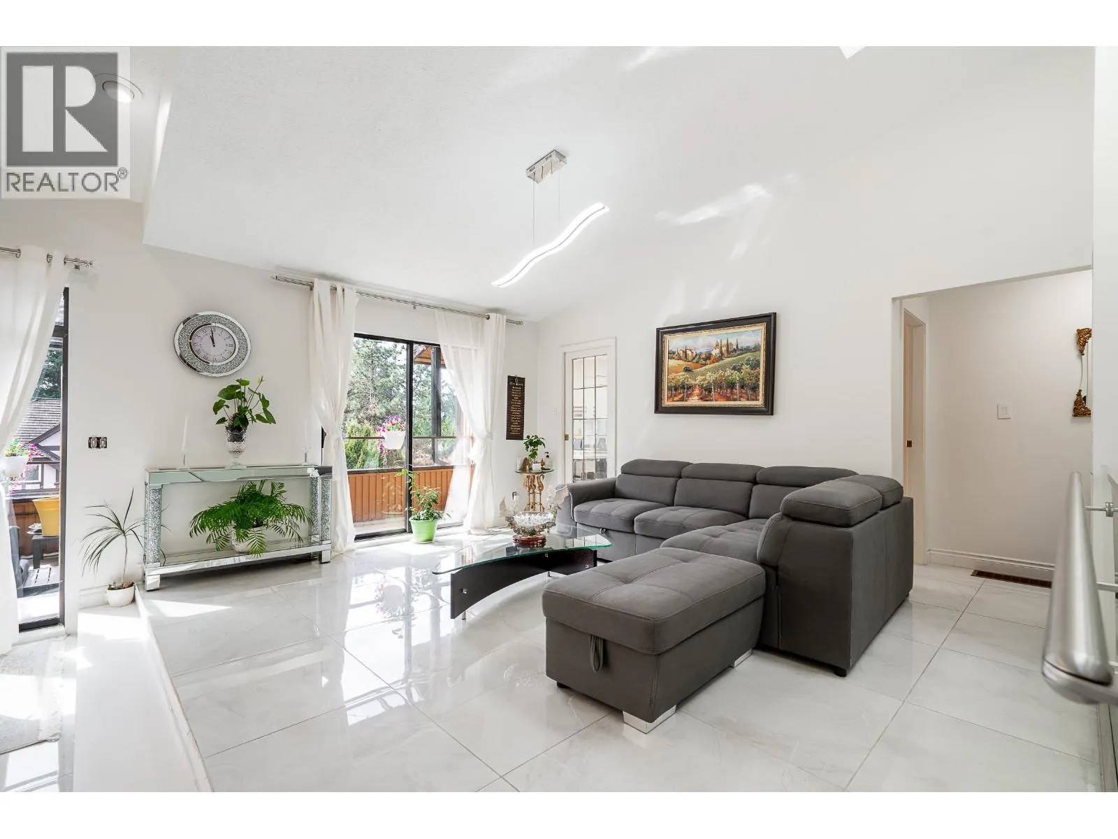 2940 DRESDEN WAY