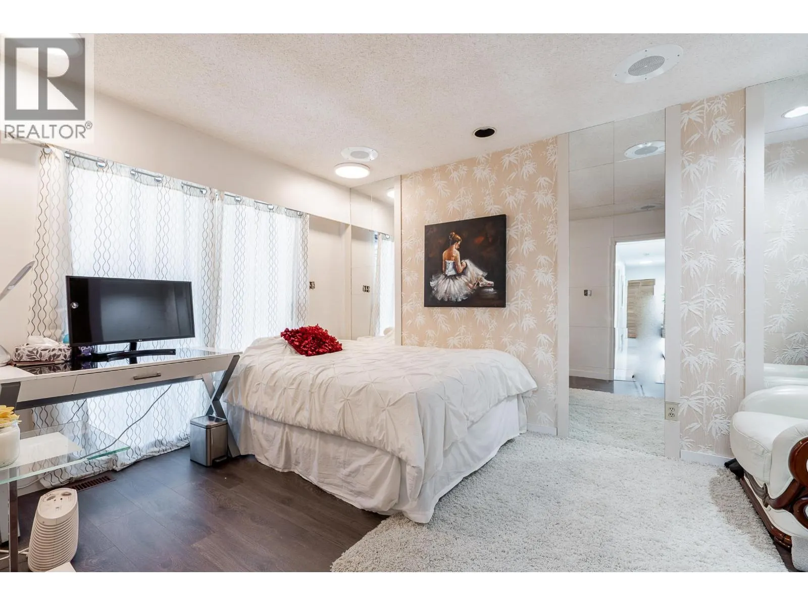 2940 DRESDEN WAY