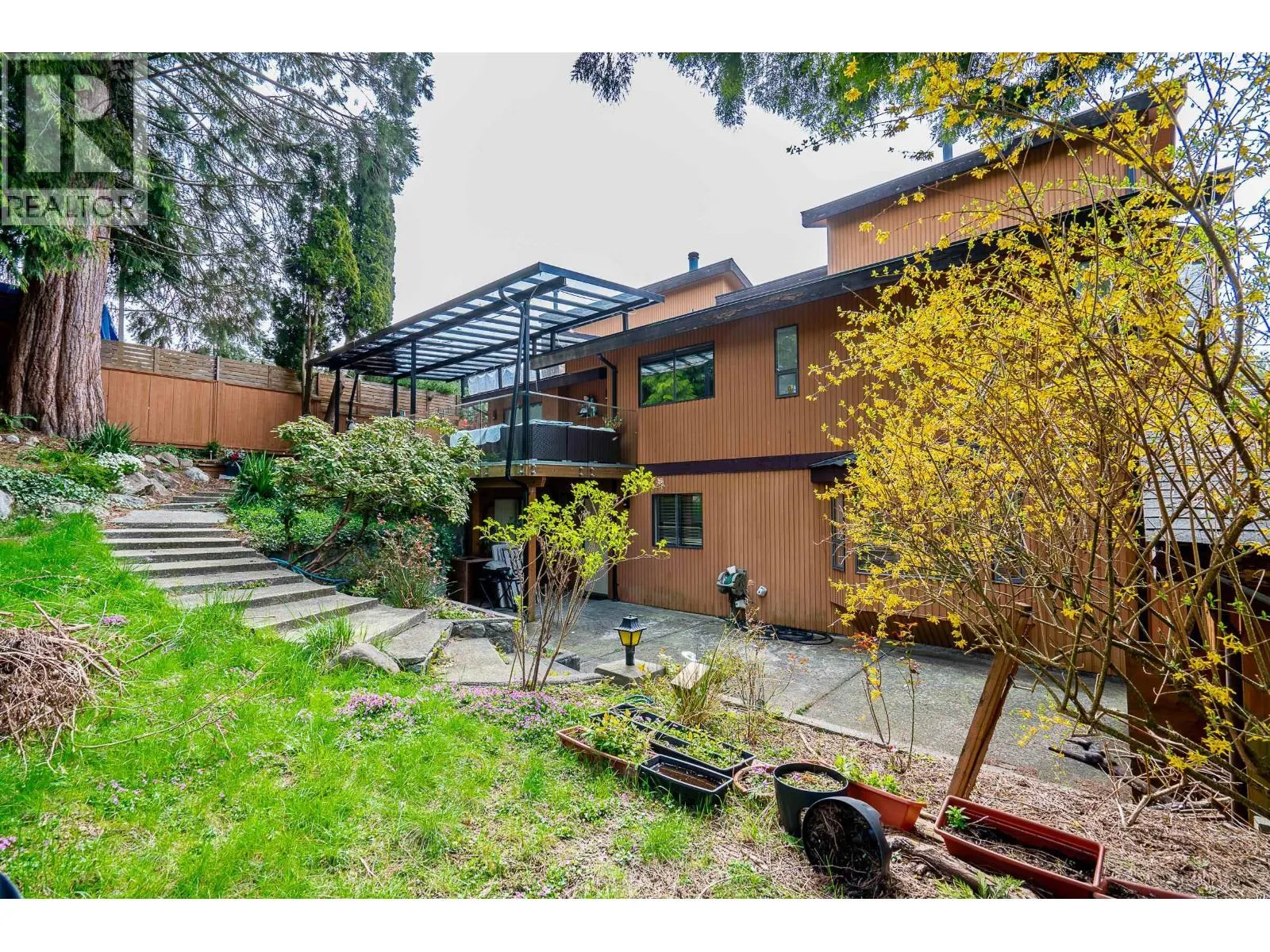 2940 DRESDEN WAY