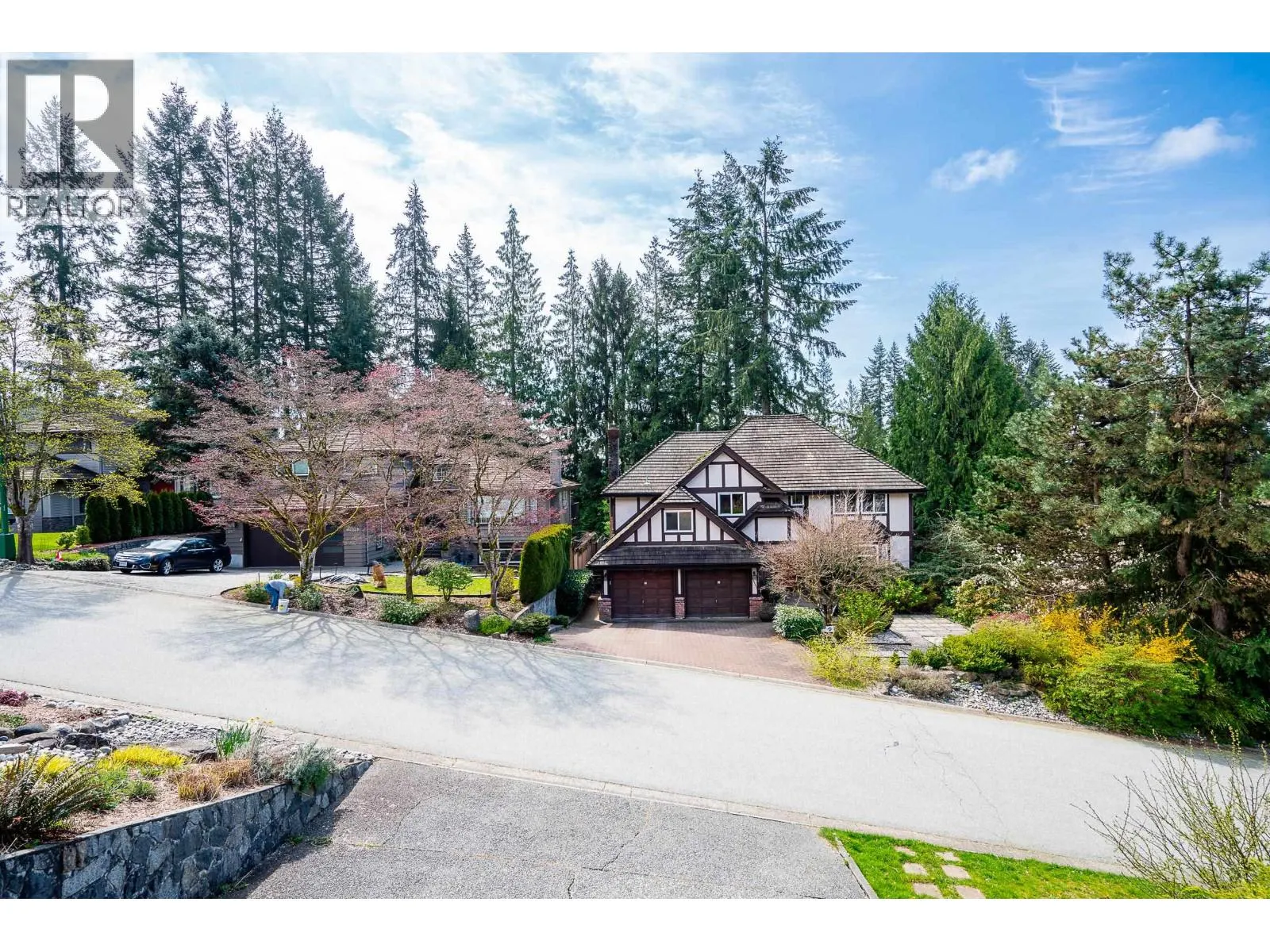 2940 DRESDEN WAY