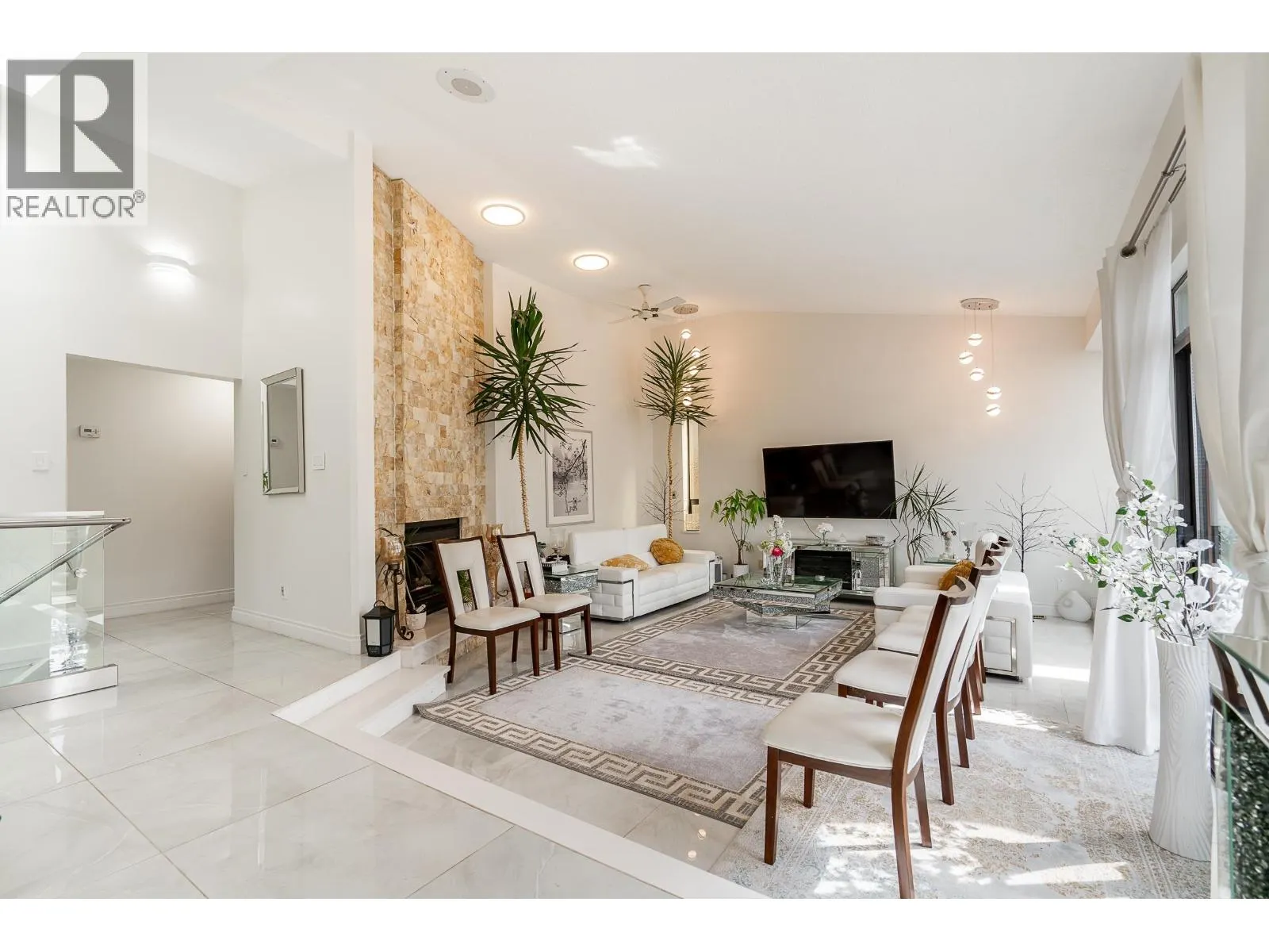 2940 DRESDEN WAY