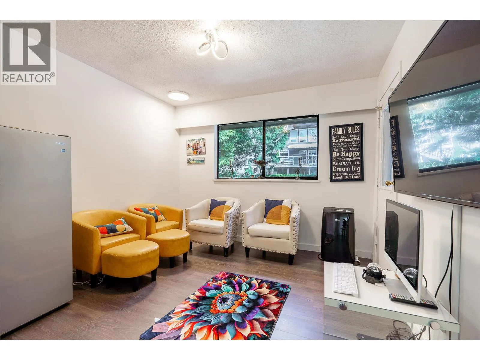 2940 DRESDEN WAY
