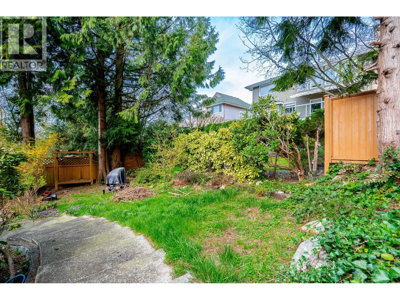 2940 DRESDEN WAY