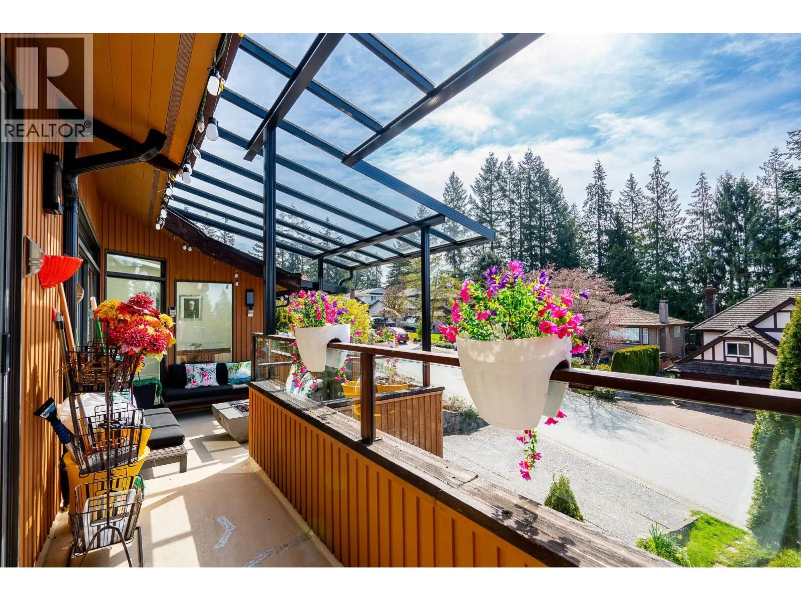 2940 DRESDEN WAY