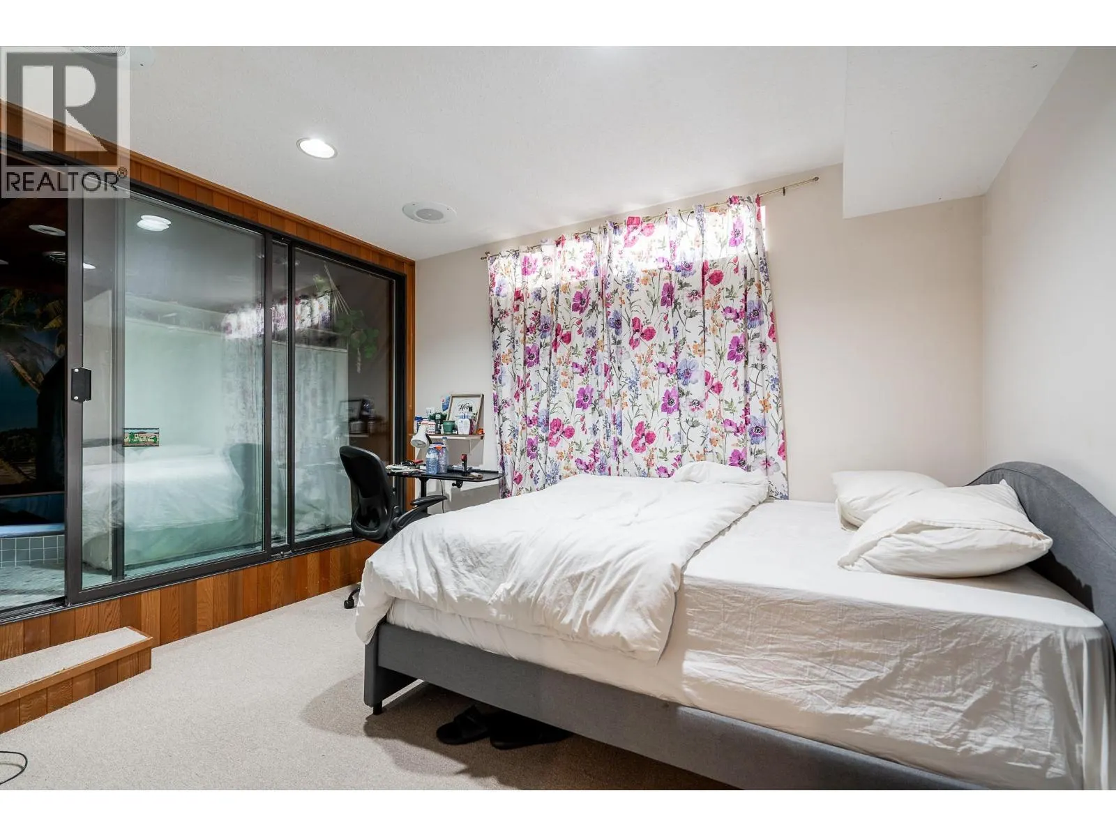 2940 DRESDEN WAY