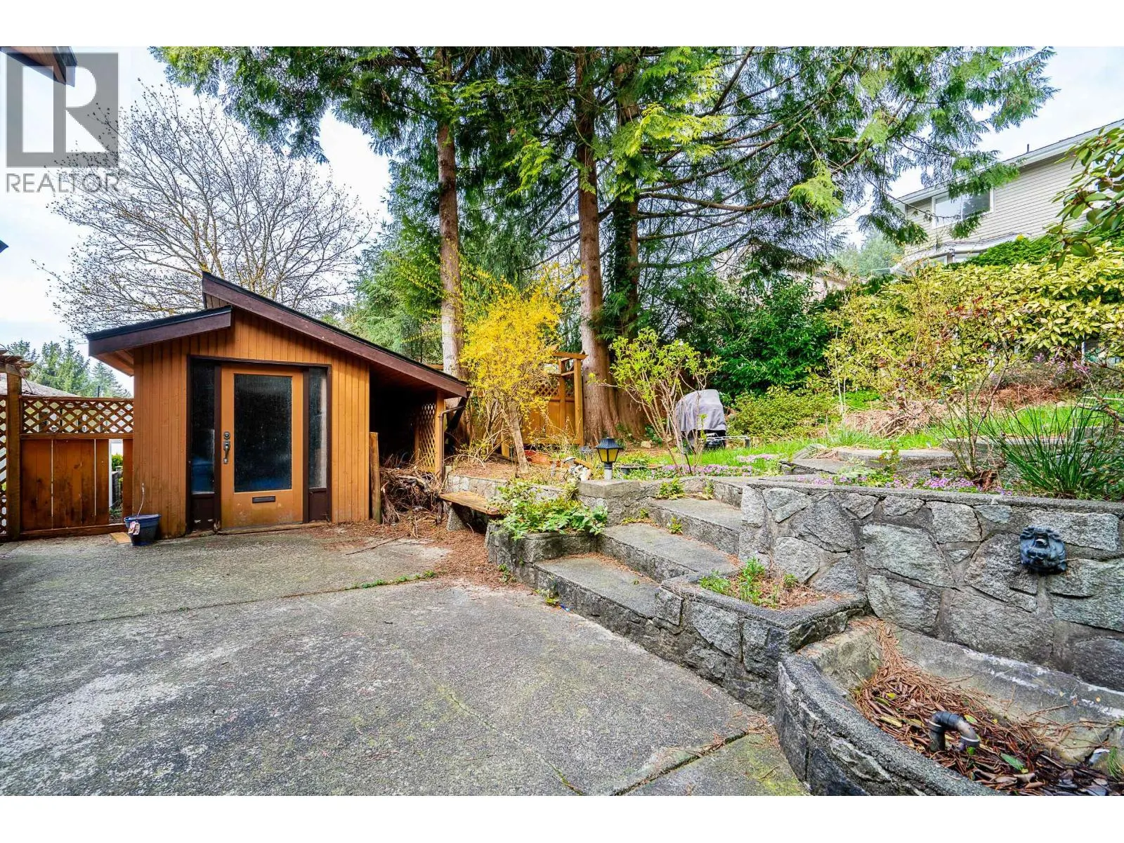 2940 DRESDEN WAY