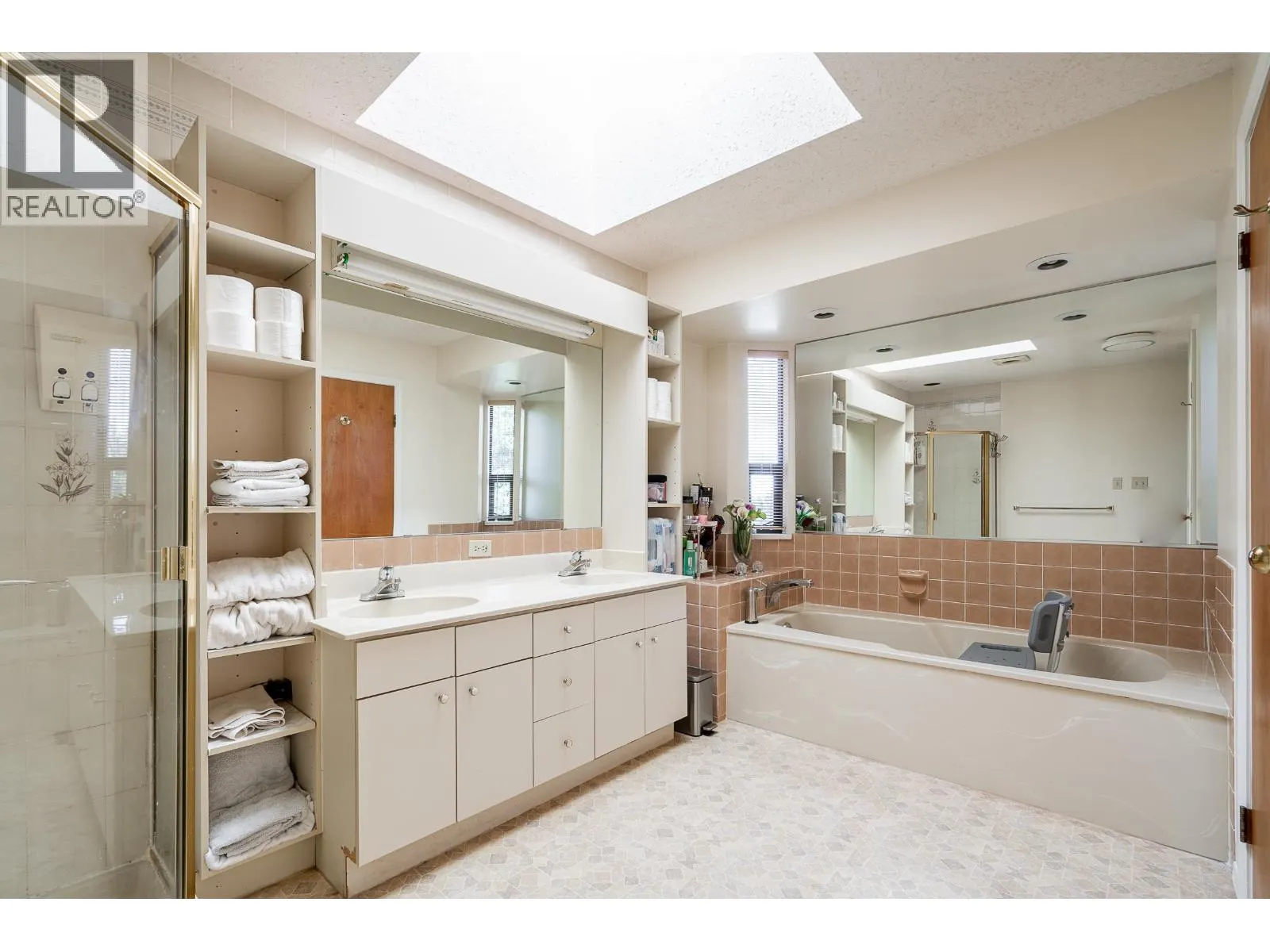 2940 DRESDEN WAY