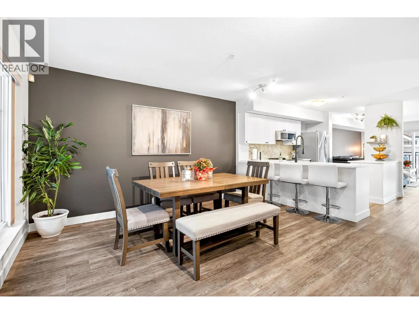 18 2927 FREMONT STREET