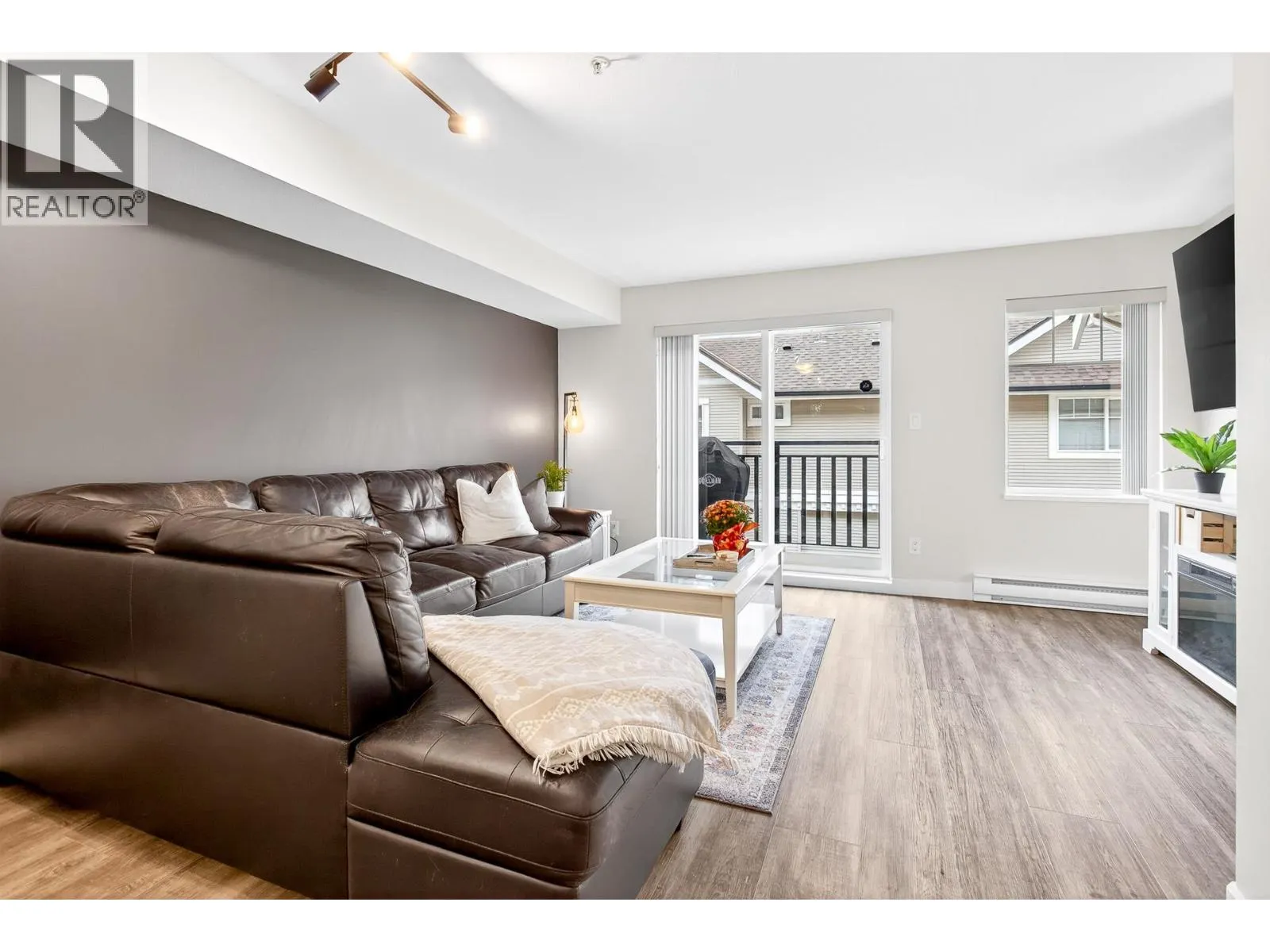 18 2927 FREMONT STREET