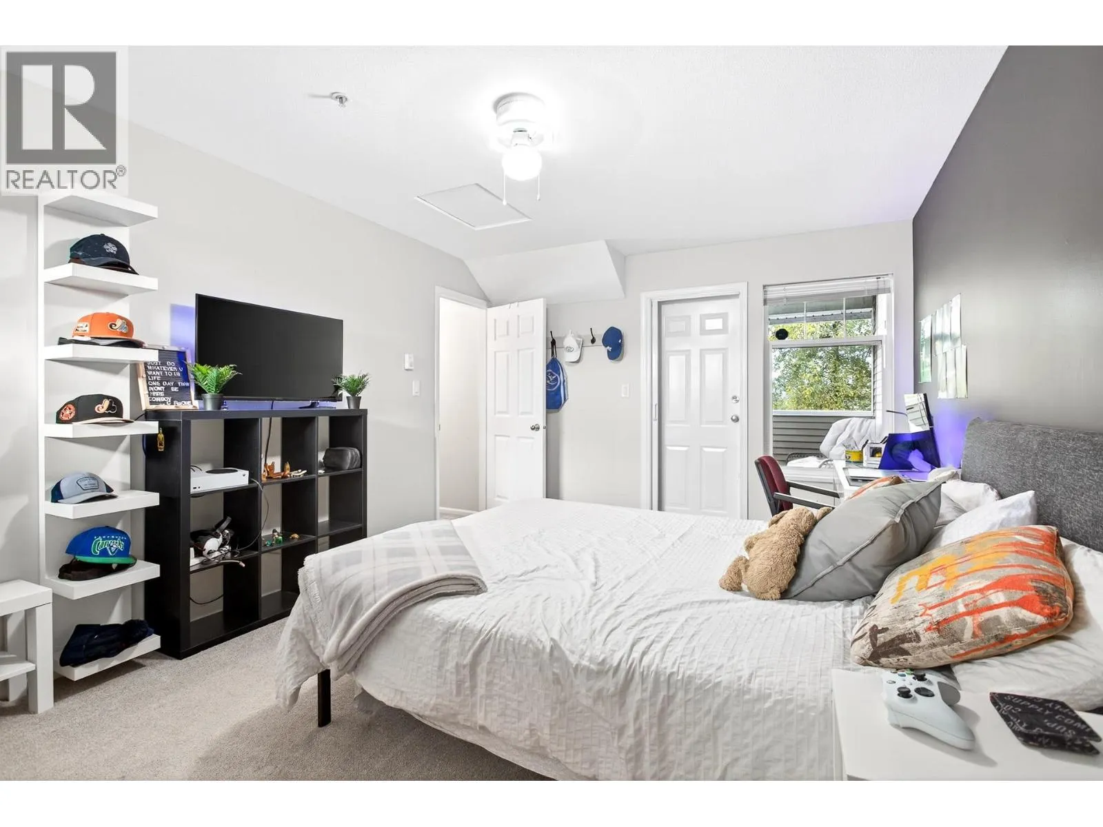 18 2927 FREMONT STREET