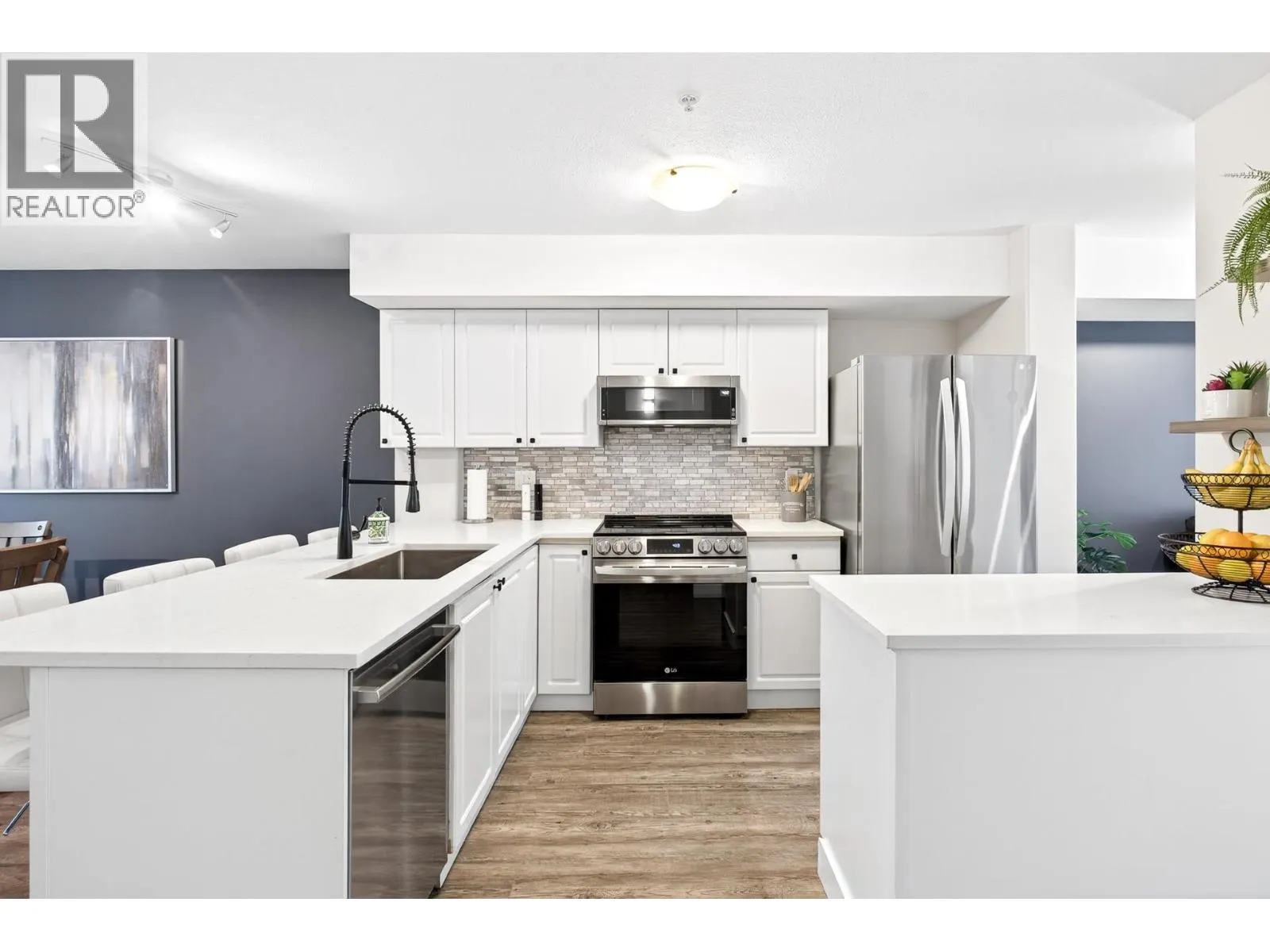 18 2927 FREMONT STREET