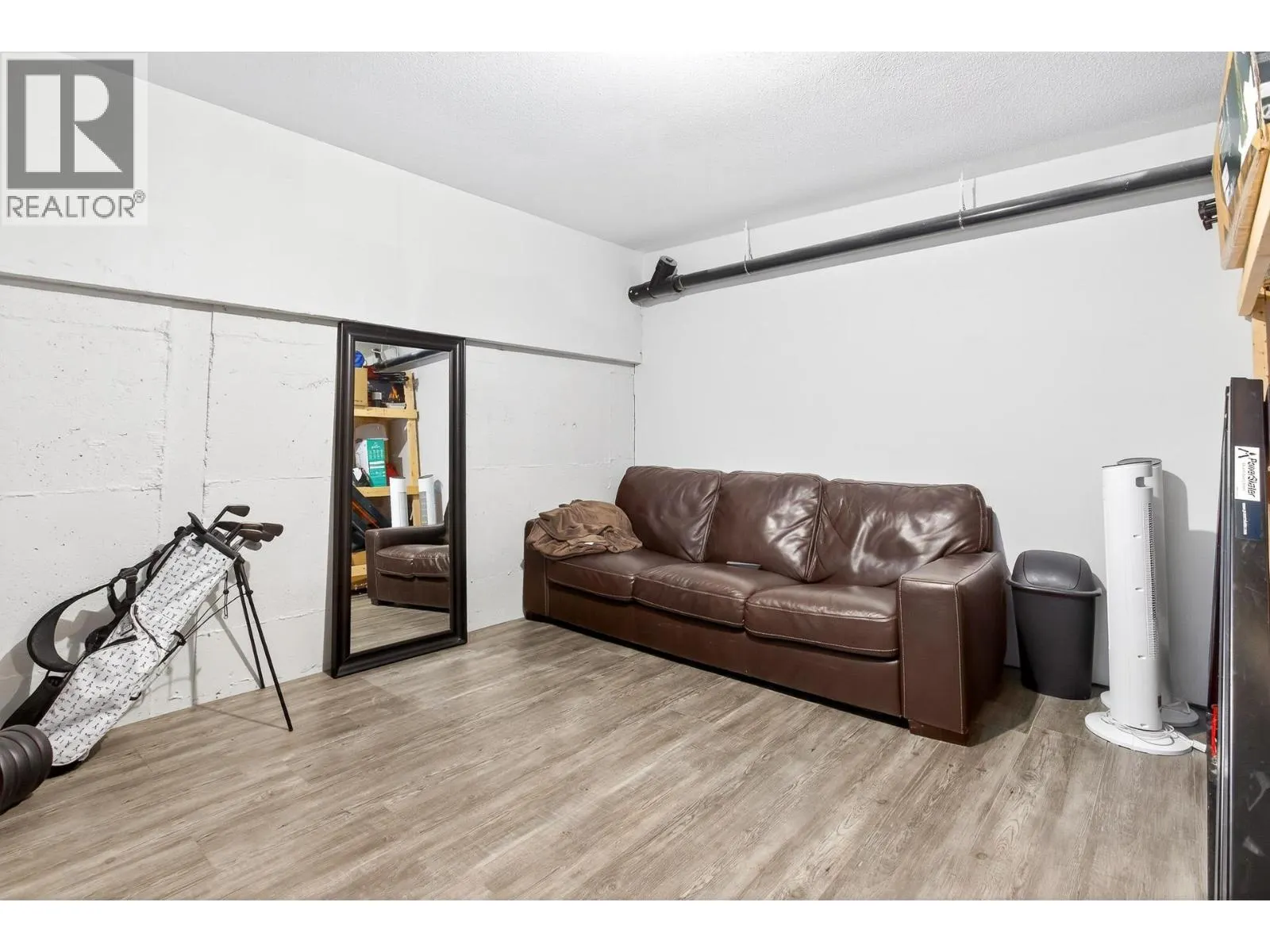 18 2927 FREMONT STREET