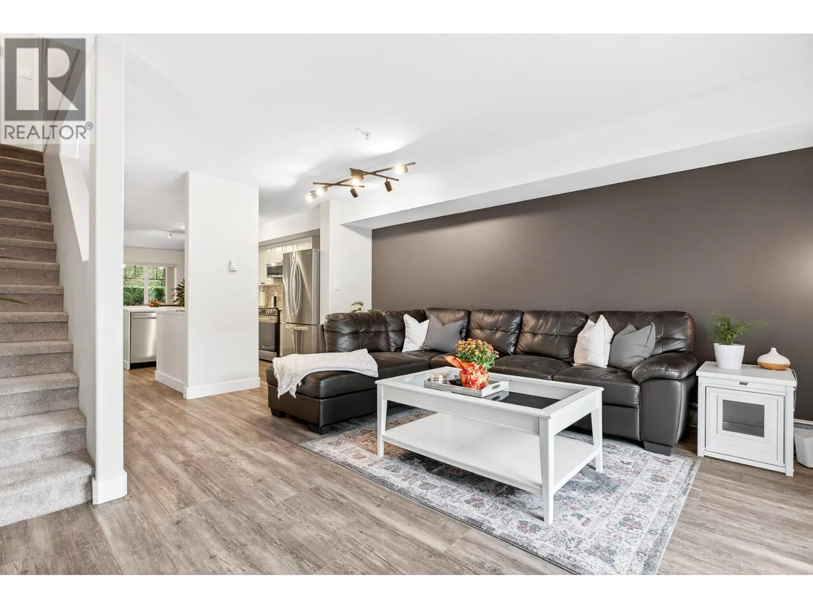 18 2927 FREMONT STREET