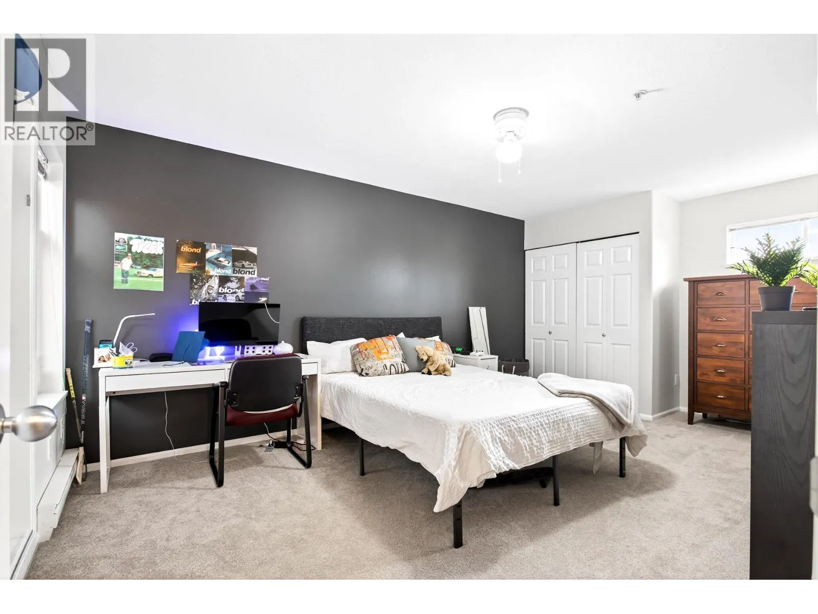18 2927 FREMONT STREET