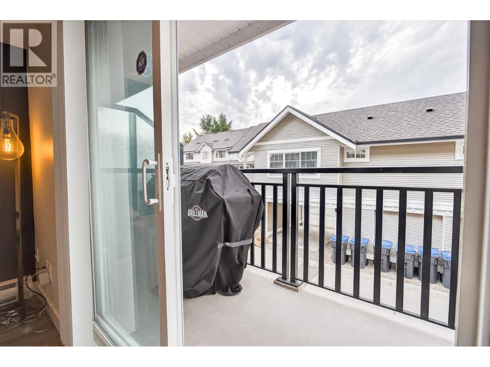 18 2927 FREMONT STREET