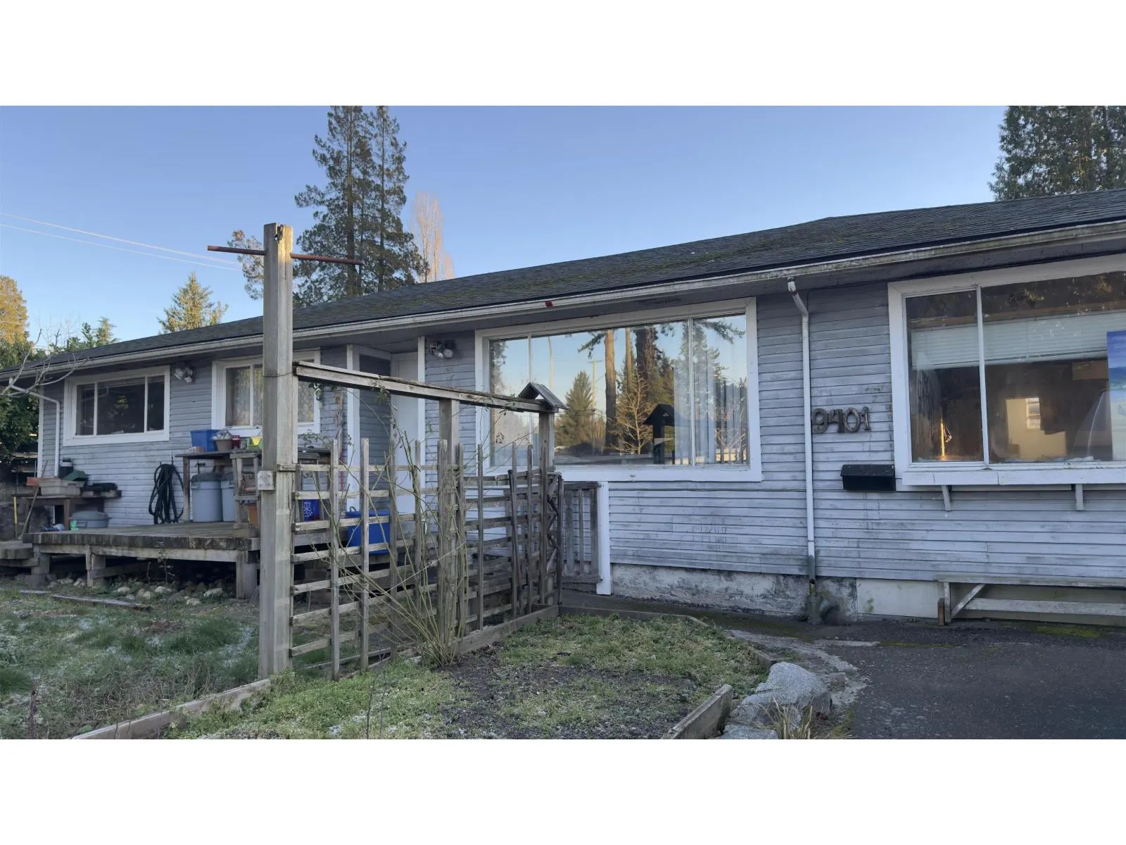9401 DAWSON CRESCENT