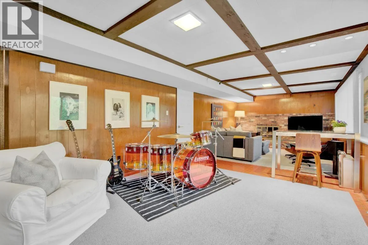 1038 BAYVIEW DRIVE