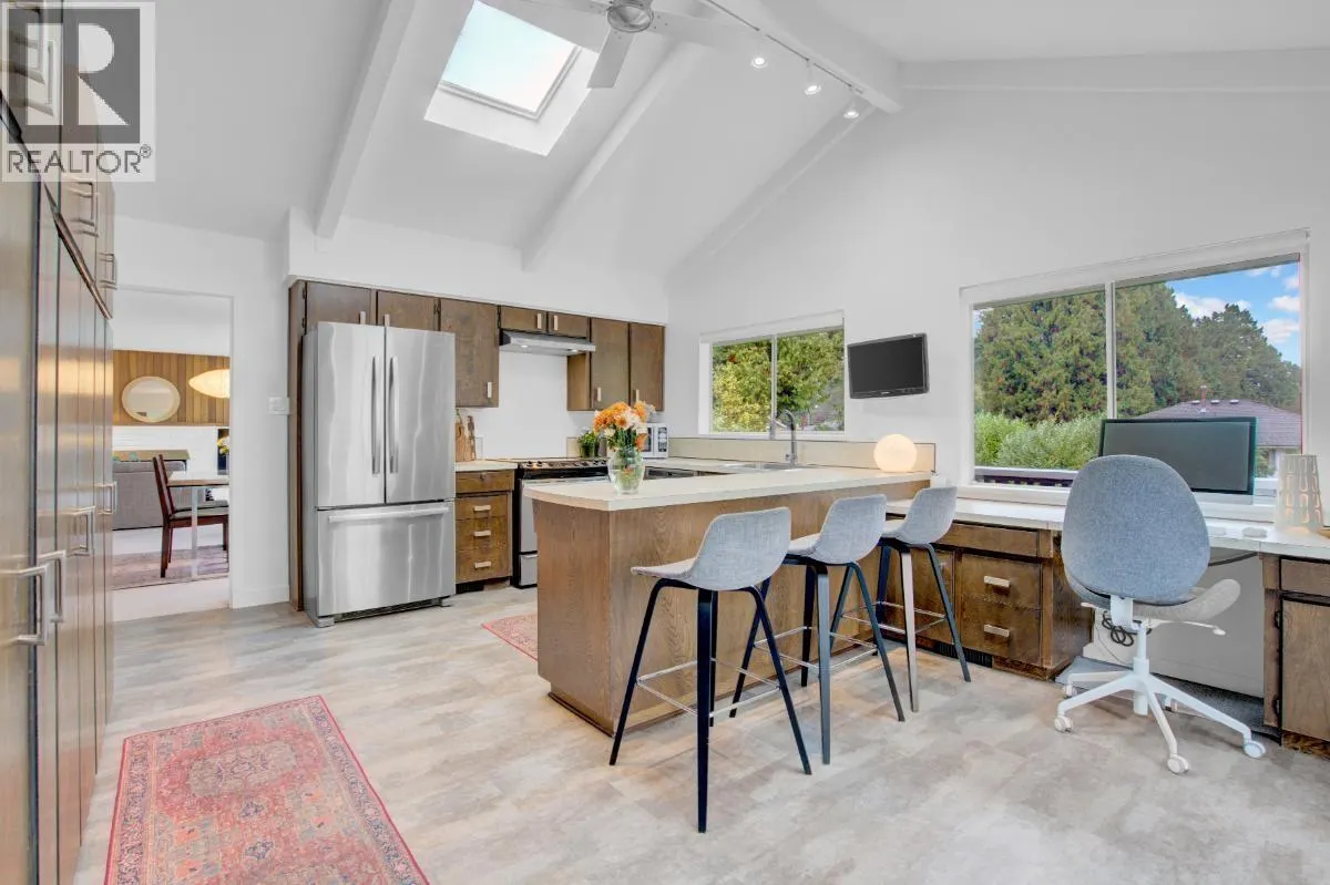 1038 BAYVIEW DRIVE