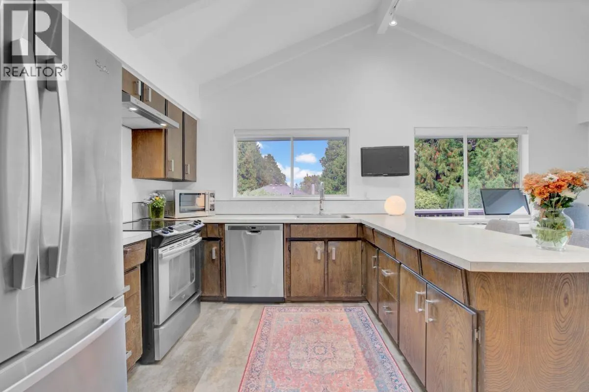 1038 BAYVIEW DRIVE