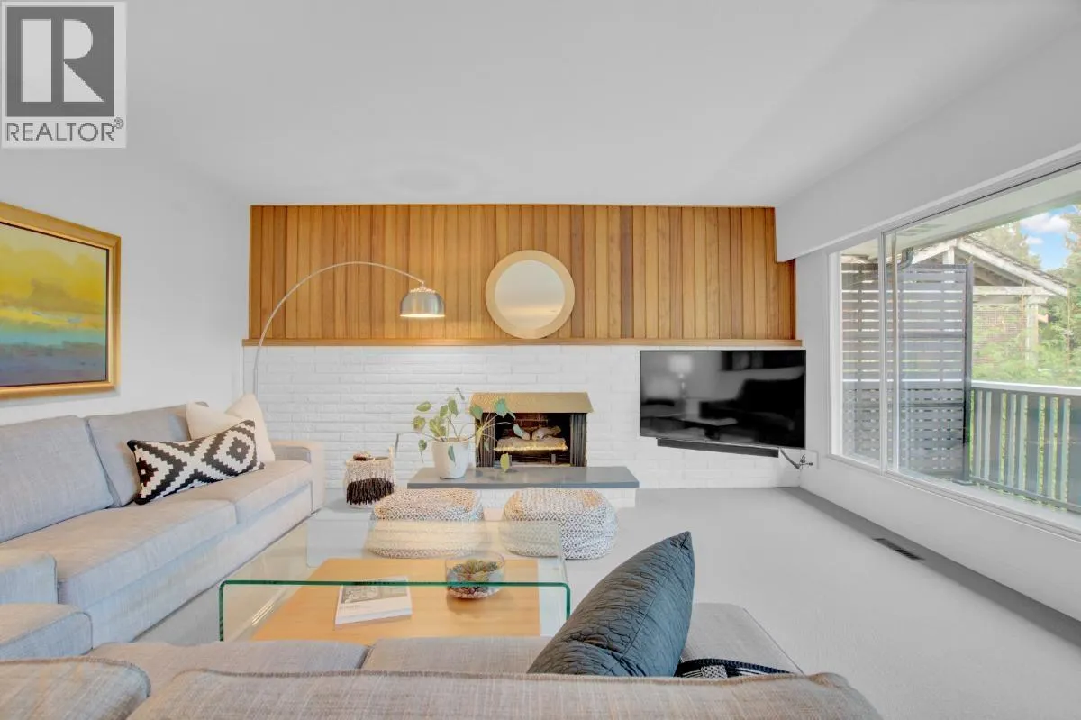 1038 BAYVIEW DRIVE