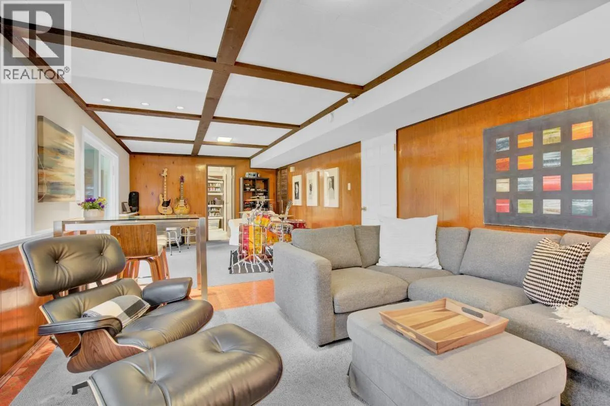 1038 BAYVIEW DRIVE