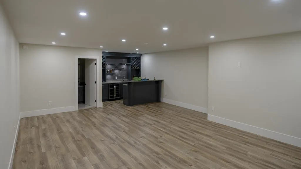 8978 160 STREET