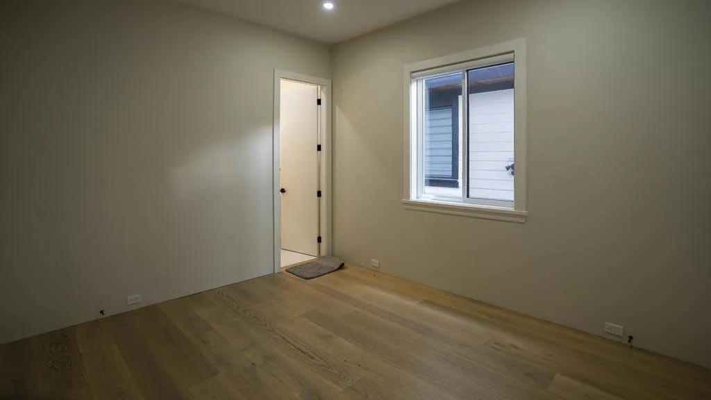 8978 160 STREET