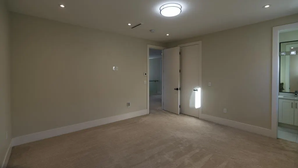 8978 160 STREET