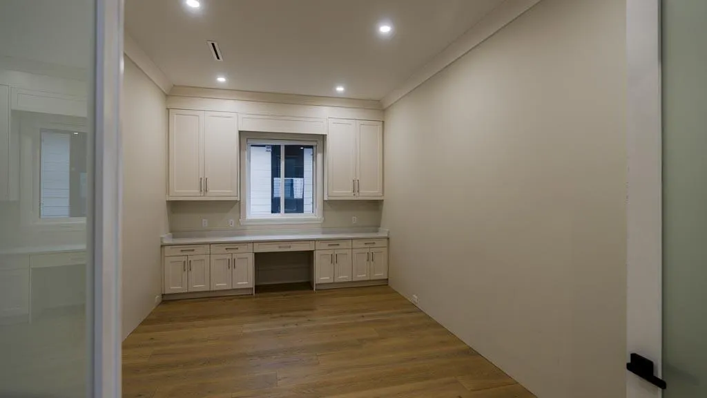 8978 160 STREET