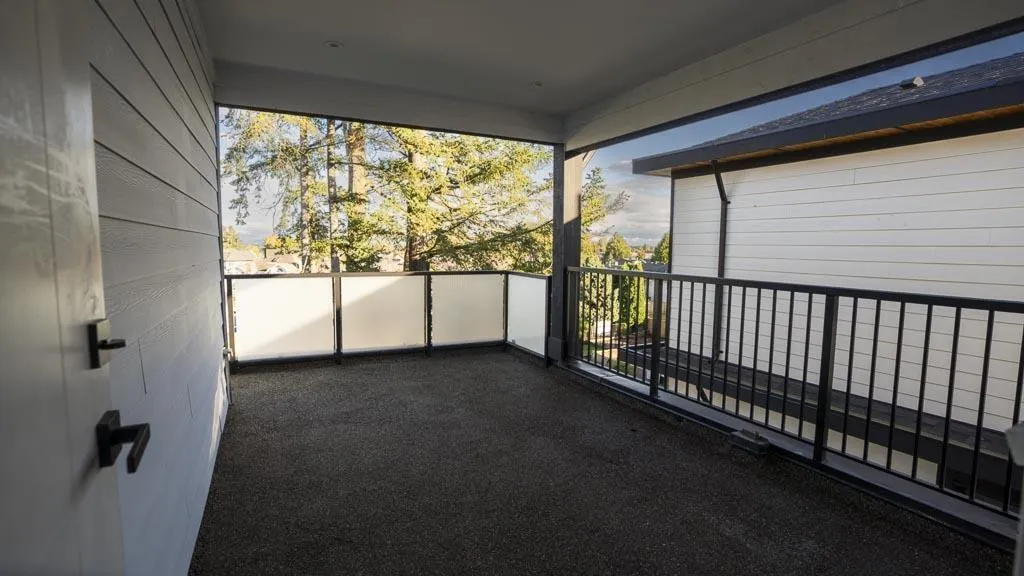 8978 160 STREET