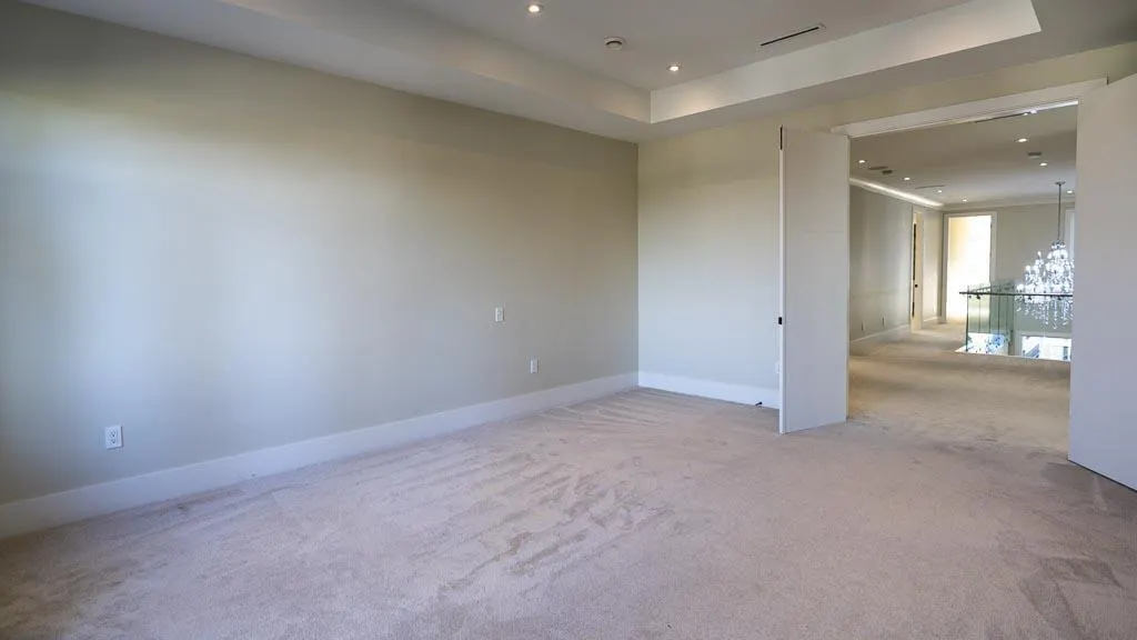 8978 160 STREET