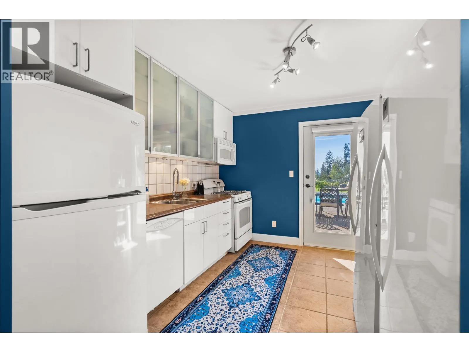 2440 SUNSHINE COAST HIGHWAY