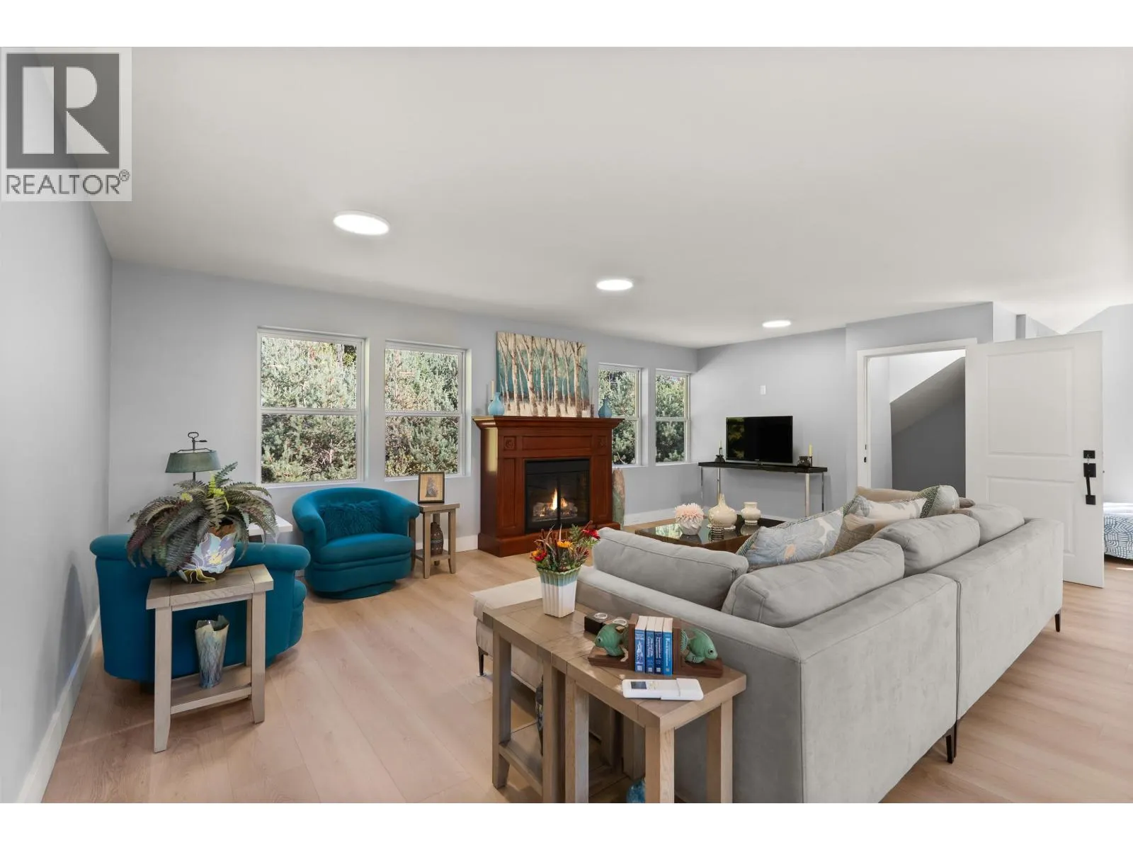 2440 SUNSHINE COAST HIGHWAY