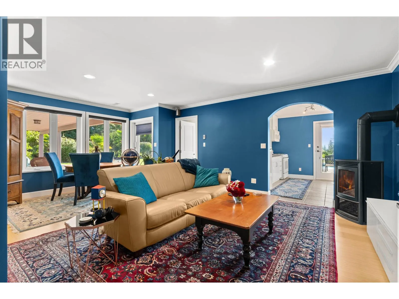 2440 SUNSHINE COAST HIGHWAY