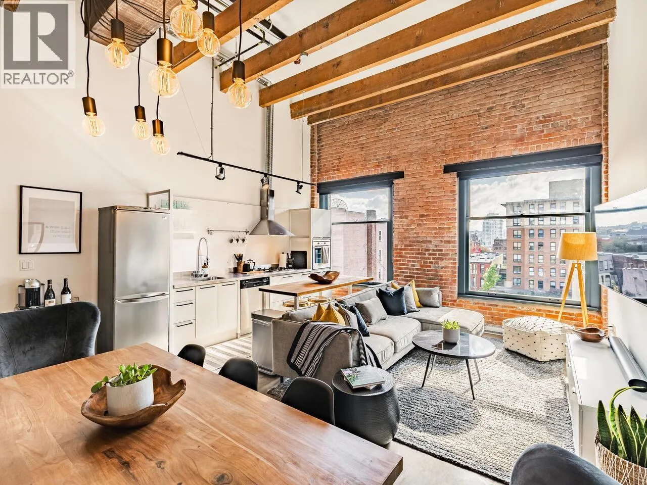 515 55 E CORDOVA STREET