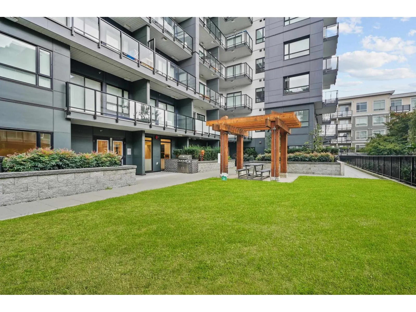 211 10777 138 STREET