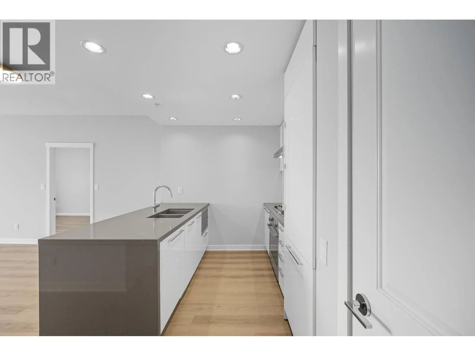 1906 5628 BIRNEY AVENUE