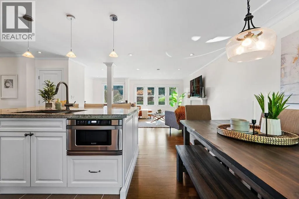 814 PLYMOUTH DRIVE